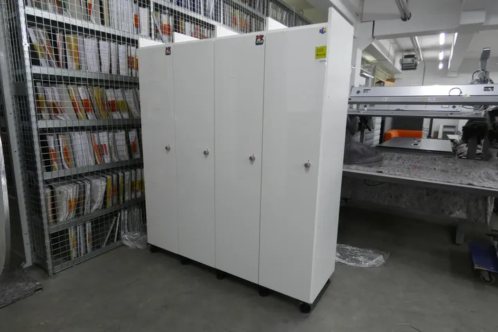 Mehrzweckschrank Maße in cm: ca.161 x 53 x 195